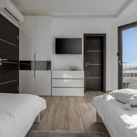 Oslo - Luxury Place With Sea Views & Heated Pool, 300m Far From Sandy