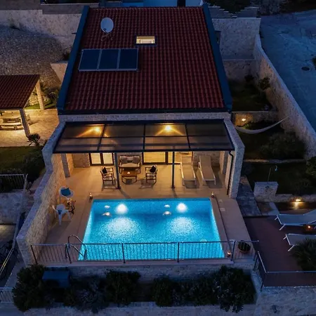 Oslo - Luxury Place With Sea Views & Heated Pool, 300m Far From Sandy *