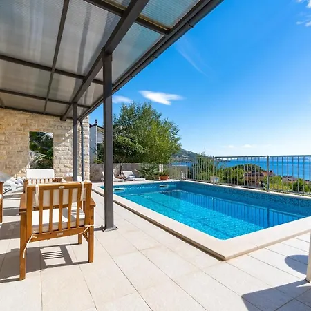 Oslo - Luxury Place With Sea Views & Heated Pool, 300m Far From Sandy