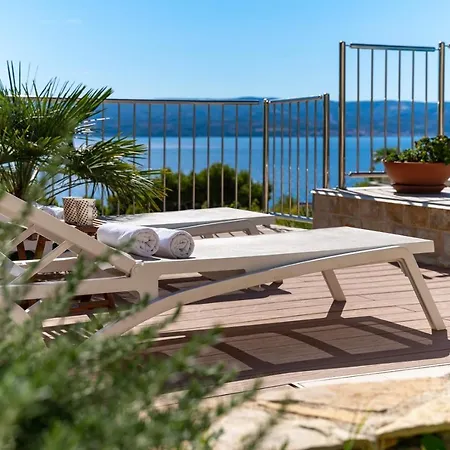 Villa Oslo - Luxury Place With Sea Views & Heated Pool, 300m Far From Sandy