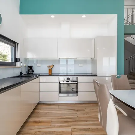 Oslo - Luxury Place With Sea Views & Heated Pool, 300m Far From Sandy * Omiš