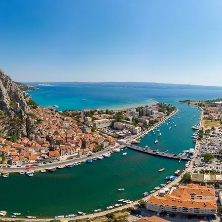 Oslo - Luxury Place With Sea Views & Heated Pool, 300m Far From Sandy Omiš