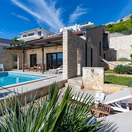 Oslo - Luxury Place With Sea Views & Heated Pool, 300m Far From Sandy