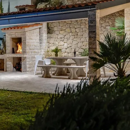 Villa Oslo - Luxury Place With Sea Views & Heated Pool, 300m Far From Sandy *