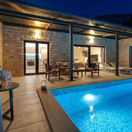 Oslo - Luxury Place With Sea Views & Heated Pool, 300m Far From Sandy *